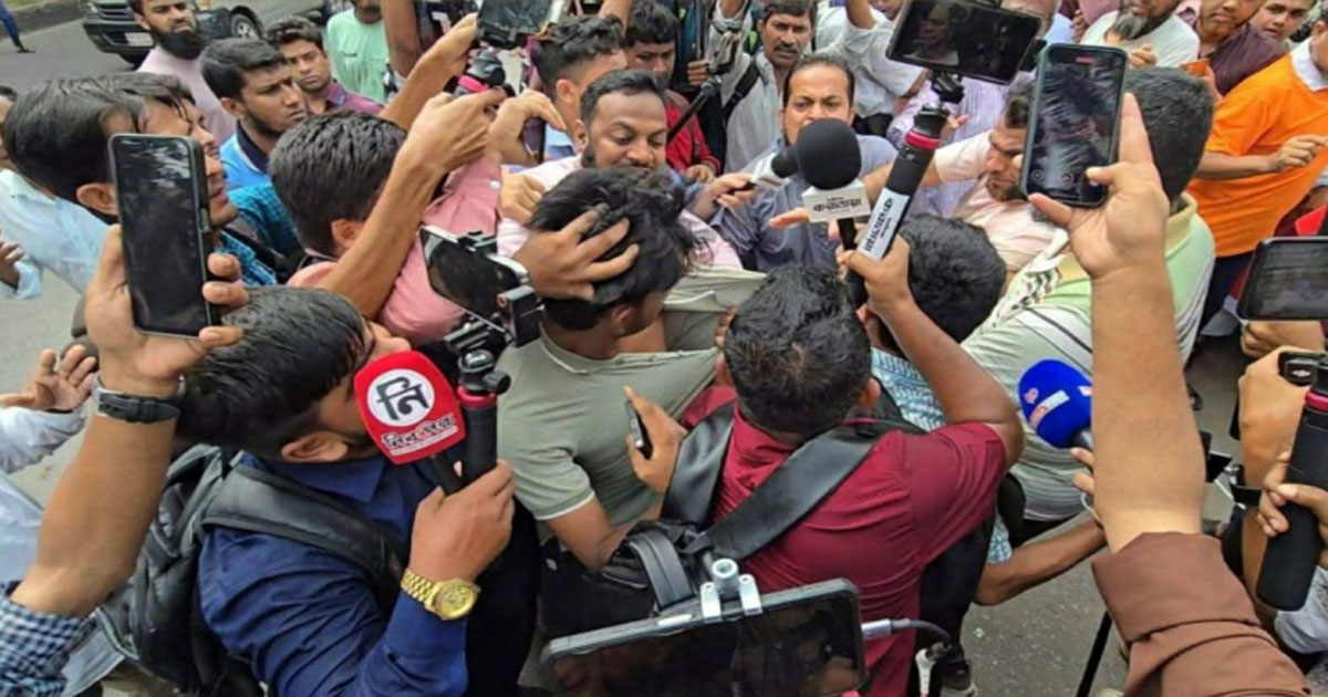 ধানমন্ডি ৩২-এ সাংবাদিকদের ওপর হামলা, আহত একাধিক সংবাদকর্মী