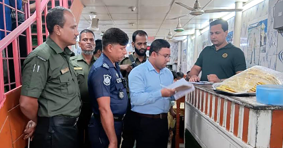 দাগনভূঞায় দুই হোটেলকে ৩০ হাজার টাকা জরিমানা