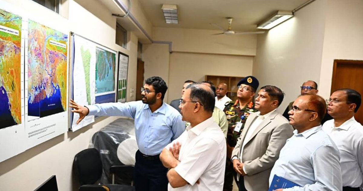 মহাকাশ গবেষণা প্রতিষ্ঠান ‘স্পারসো’ পরিদর্শন করলেন প্রধানমন্ত্রী