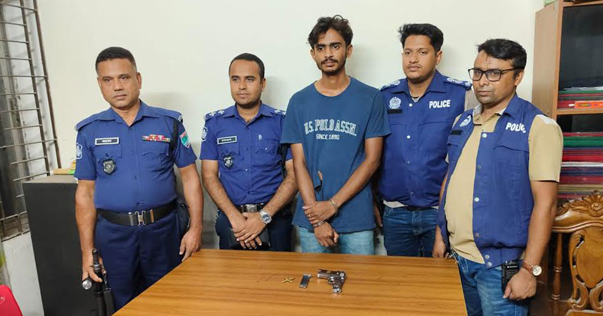 দৌলতপুরে বিদেশি পিস্তল, গুলি ও ম্যাগাজিনসহ যুবক আটক