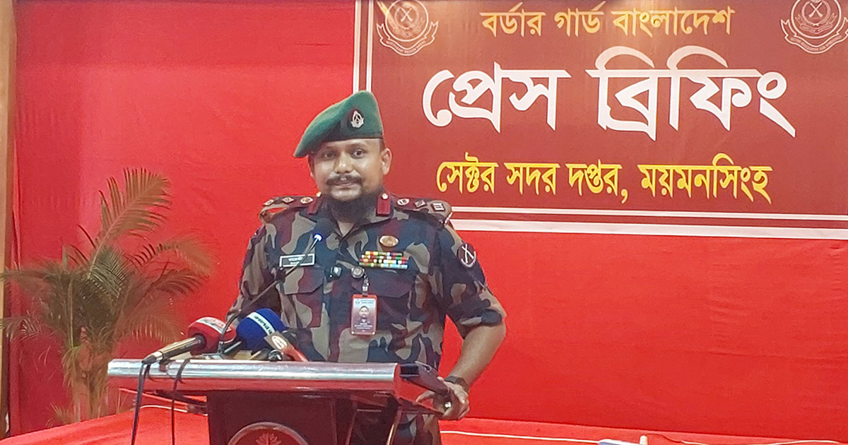 ৩৩০ কোটি টাকার অবৈধ পণ্যসহ আটক ১০৪
