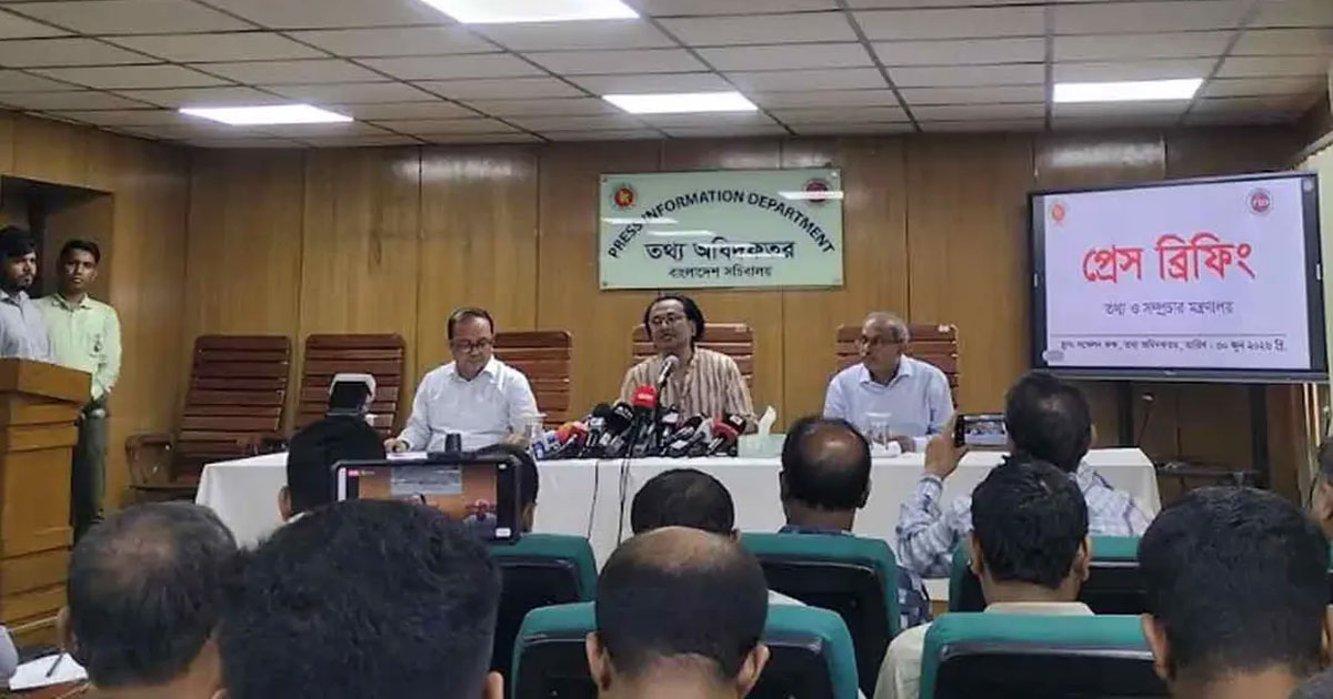 শেখ হাসিনার সাক্ষাৎকার প্রচার করলে গণমাধ্যমকে সতর্ক করা হবে: তথ্য উপদেষ্টা