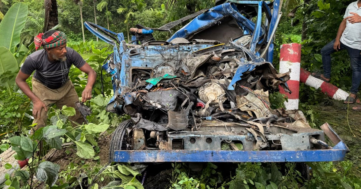 কালুখালীতে বাস-পিকআপের মুখোমুখি সংঘর্ষে নিহত ১