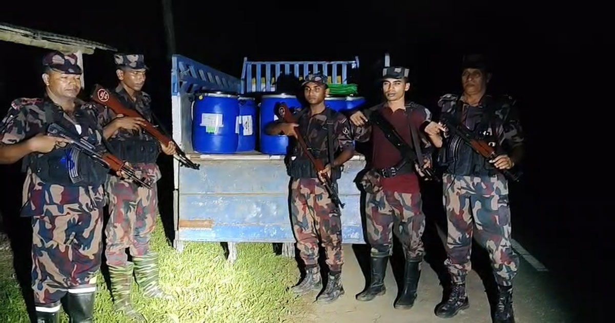 নেত্রকোণায় স্থলবন্দর না থাকলেও ‘ভারতীয় মিনি ট্রাক’ আটকের দাবি বিজিবির
