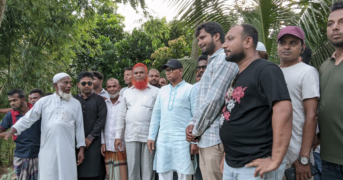 খালের পলি অপসারণ কাজ পরিদর্শনে এমপি আসলাম
