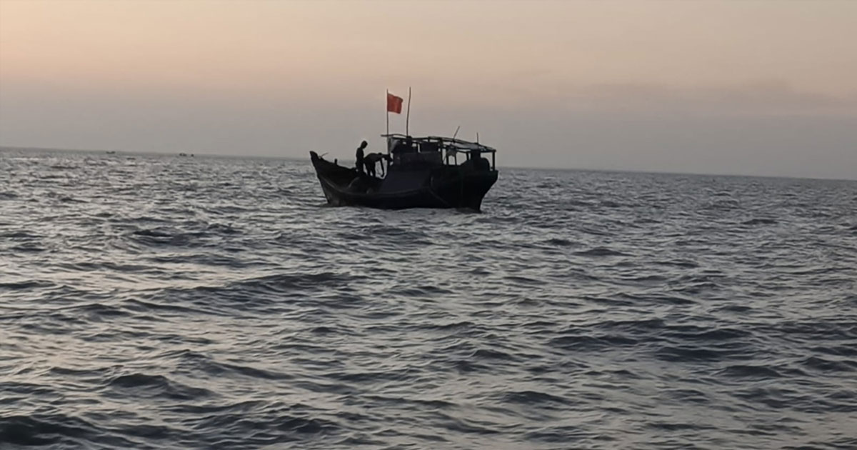 বঙ্গোপসাগরে ভাসছিলেন ১৭ জেলে, তিন দিন পর ট্রলারসহ উদ্ধার