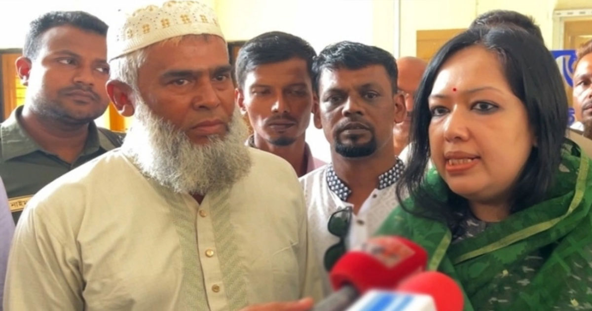 শেখ হাসিনার দেশে ফিরতে আইনগত কোনো বাধা নেই: রুমিন ফারহানা
