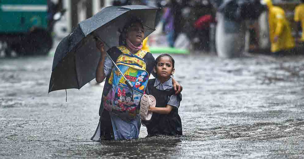 মহারাষ্ট্রে অতিবর্ষণ: ডুবল মুম্বাই, মৃত ১৩