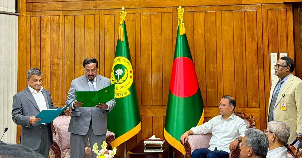 প্রধানমন্ত্রীর উপস্থিতিতে শপথ নিলেন চট্টগ্রামের এমপি সরোয়ার আলমগীর