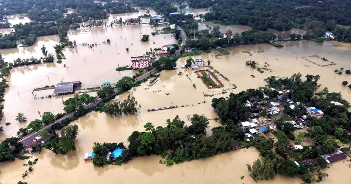 চট্টগ্রামে বন্যার পানি কমলেও বাড়ছে দুর্ভোগ, পানিবন্দি সাড়ে ৭ লাখ মানুষ