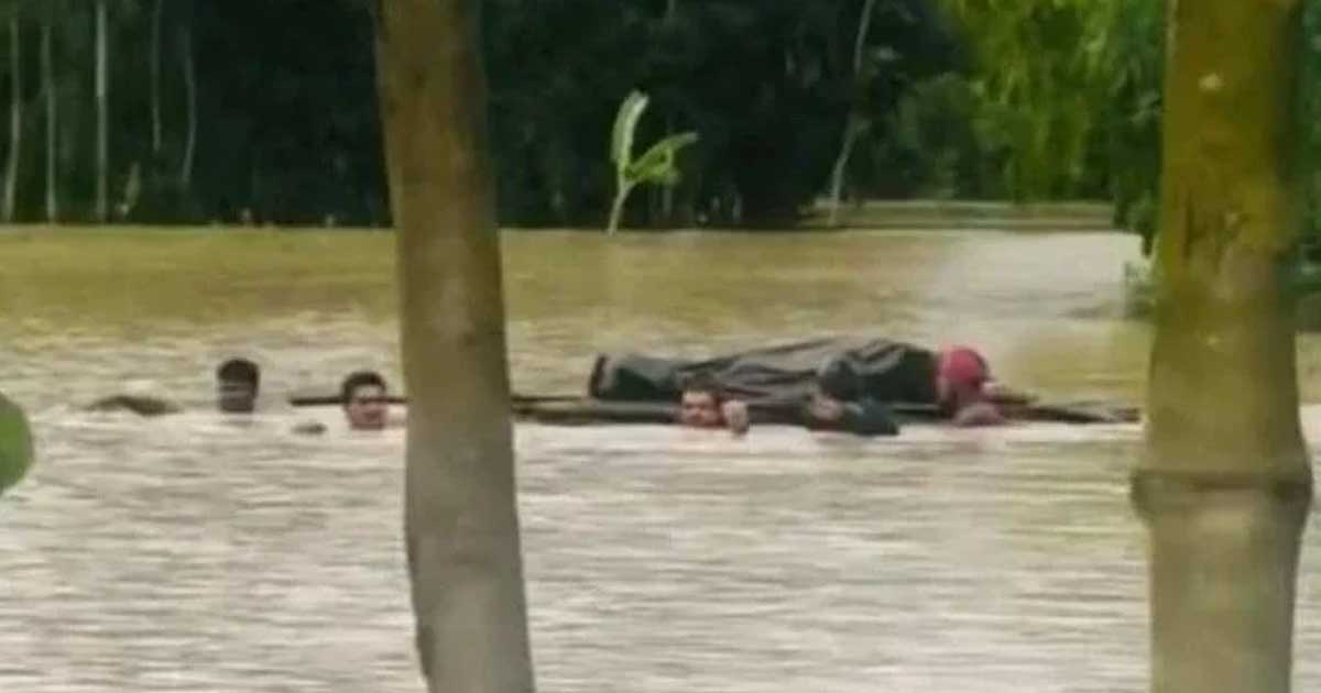 দাফনের মাটি ‘না পেয়ে’ ভেলায় ভাসছে মরদেহ, ভিডিও ভাইরাল; ইউএনও বললেন ‘ভিউ ব্যবসা’