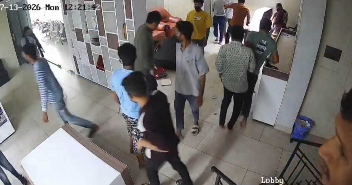 ‘আমাকে না চিনলে পুলিশ কমিশনারকে জিজ্ঞেস করেন, মুজিবের কী হয়েছিল দেখেছেন তো’
