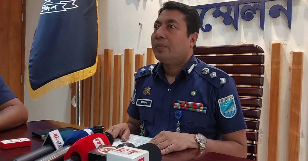 ‘প্রধানমন্ত্রীর গাড়িবহরে কেউ ইট নিক্ষেপ করেনি, অন্য গাড়ির চাকায় লেগে উড়ে আসে’