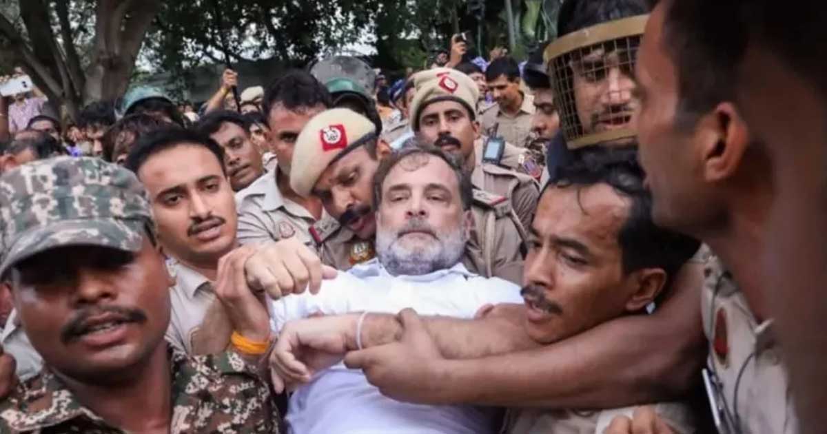 আটকের সময় পুলিশ কানে কানে বলেছে ‘মোদি সরকারের পতন ঘটাও’: রাহুল গান্ধী