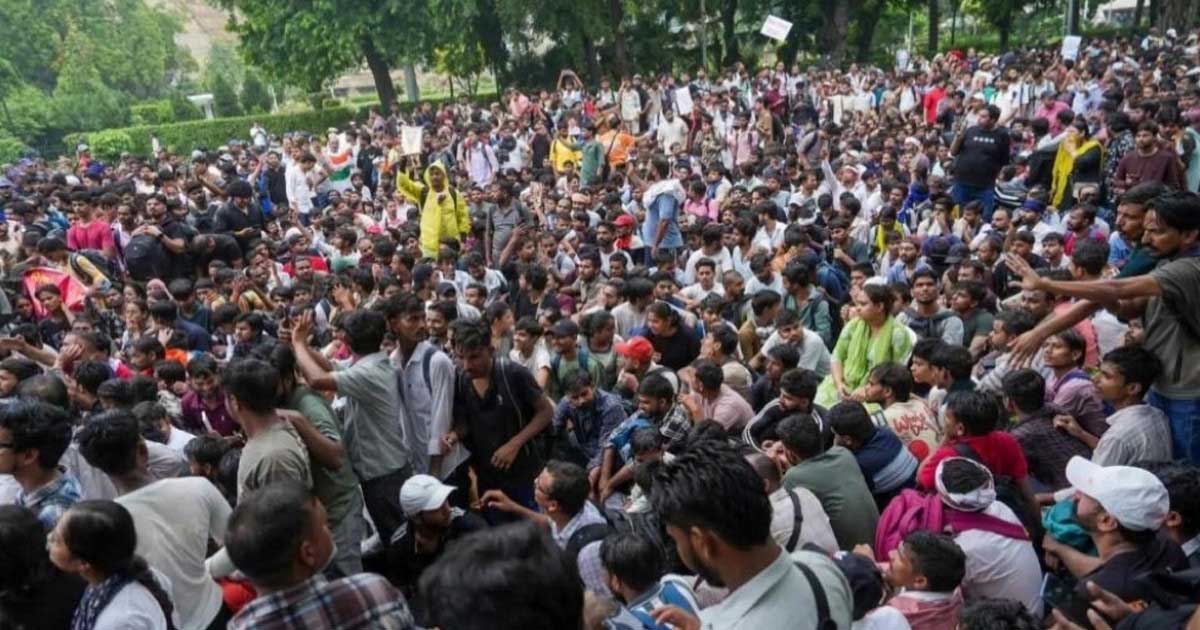 আন্দোলনের ঝড় কলকাতায়, আলোচনার ডাকেও অনড় ককরোচ পার্টি