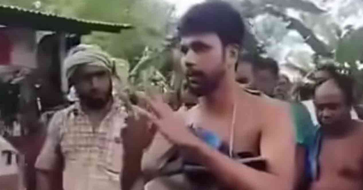 মহানবীকে নিয়ে কটূক্তির অভিযোগে যুবককে জুতার মালা