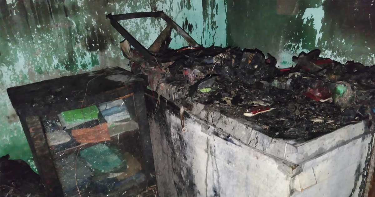 শর্ট-সার্কিটের আগুনে ছাই হলো অসহায় পরিবারের শেষ সম্বল