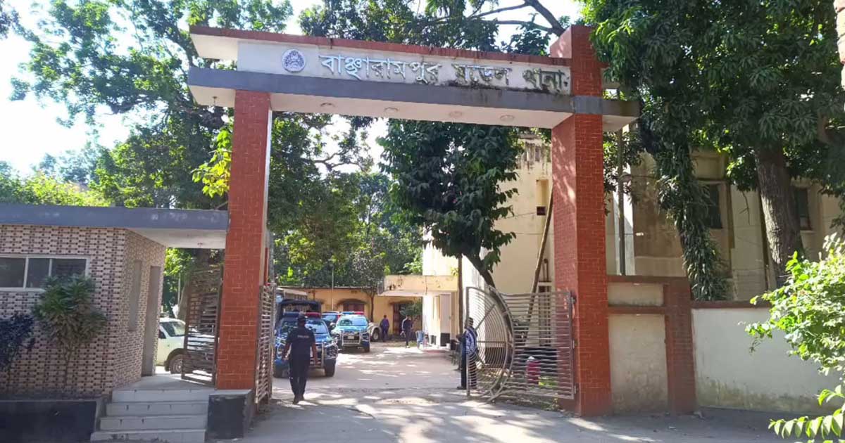 ঝগড়া থামাতে গিয়ে আহত ৪ কনস্টেবল