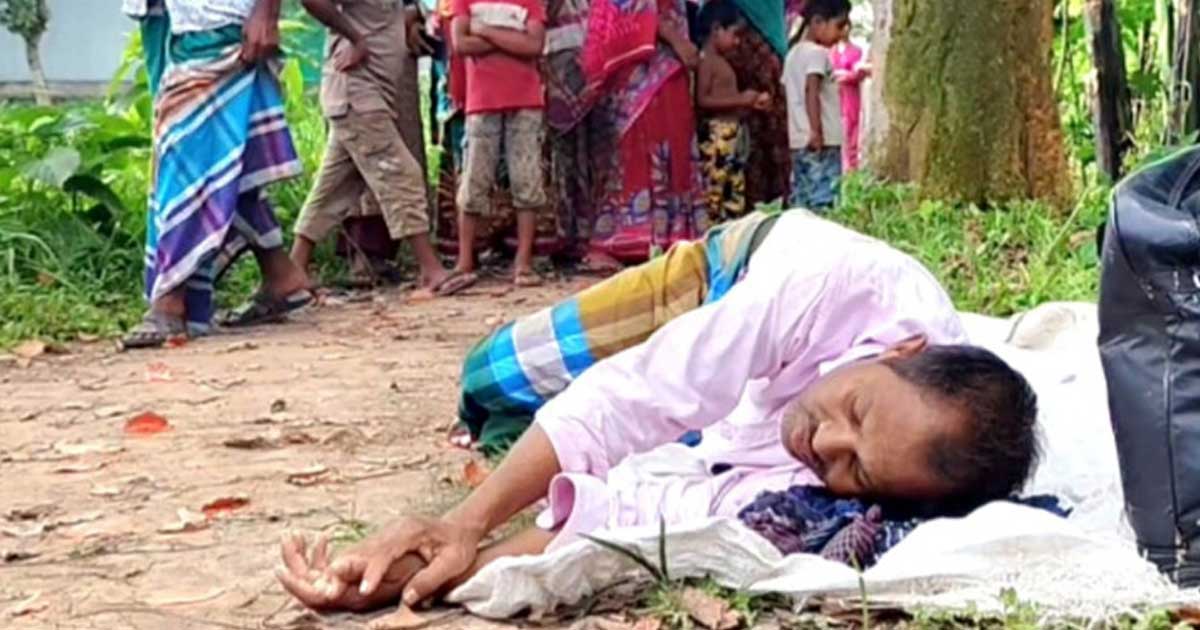 অসুস্থ স্বামীকে রাস্তায় ফেলে গেলেন স্ত্রী!