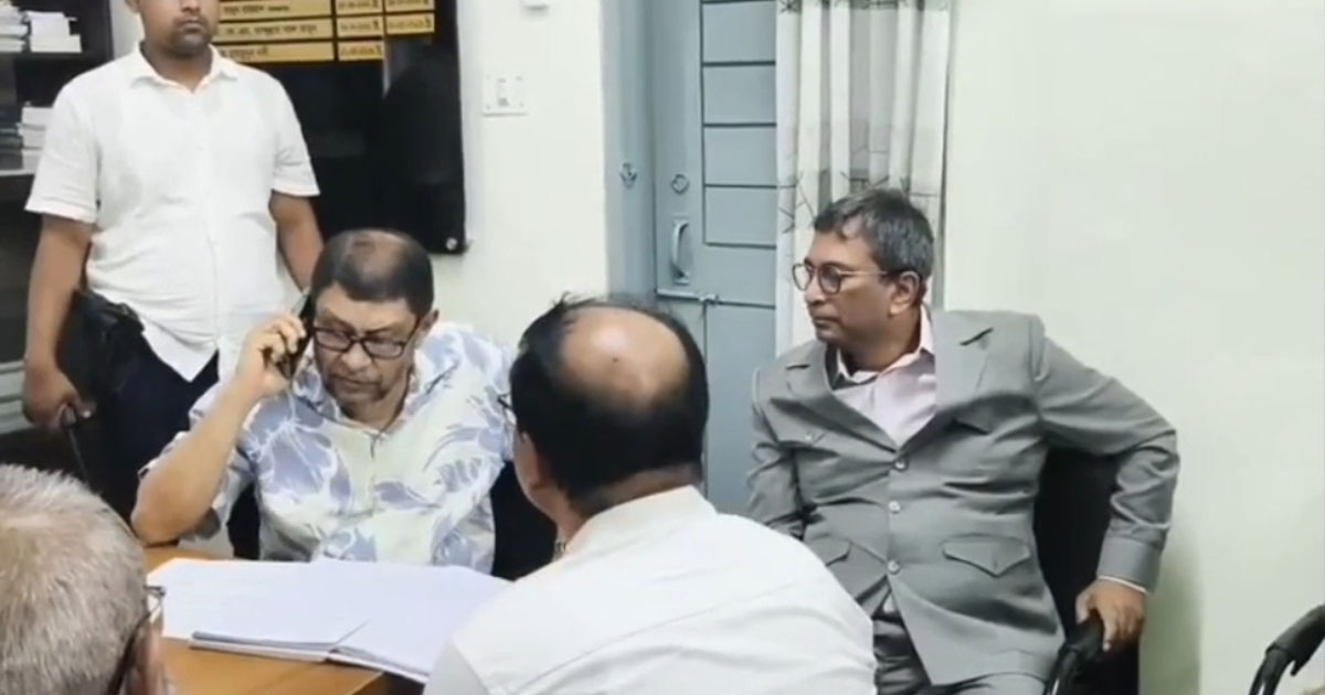 চাঁদপুরে স্বাস্থ্যমন্ত্রীর আকস্মিক সফর: সিভিল সার্জনকে বদলির নির্দেশ