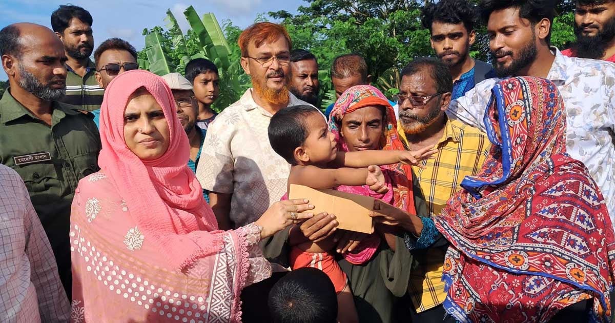 চুল বিক্রি করে ঘরভাড়া দেওয়া রেহানার পাশে প্রতিমন্ত্রী, মিলল ঘর-খাদ্য-অর্থ সহায়তা
