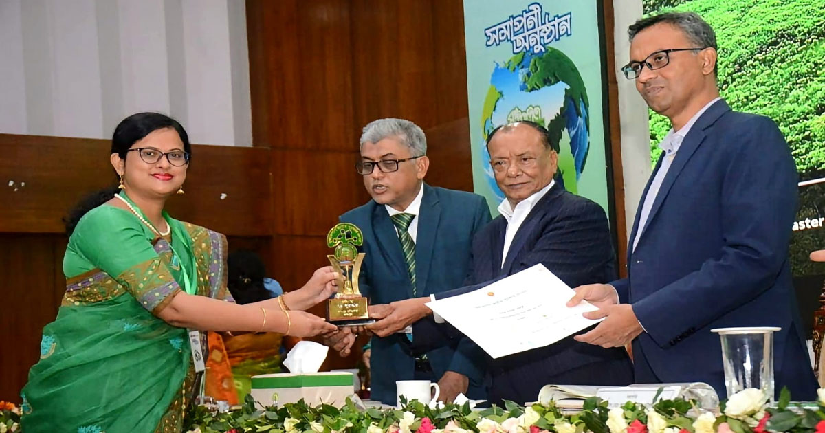 জাতীয় ছাদ বাগান প্রতিযোগিতায় সারা দেশে ৩য় শেরপুর পৌরসভা