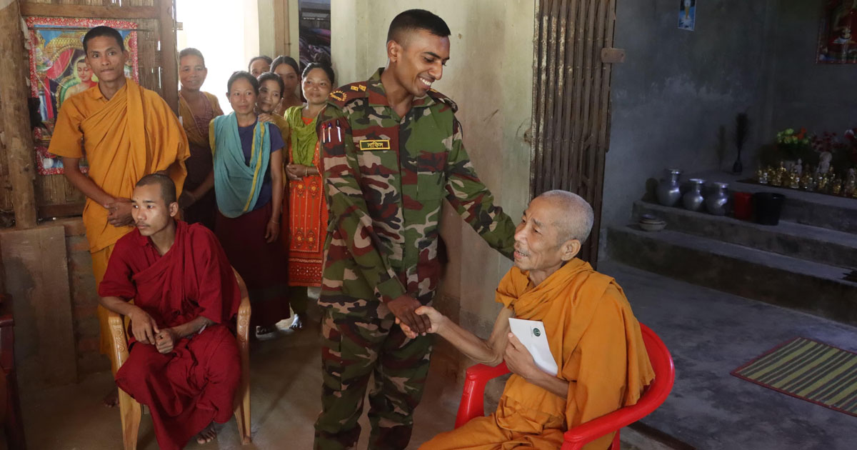 ক্যান্সার আক্রান্ত রিয়েল চাকমার পরিবারের পাশে সেনাবাহিনী