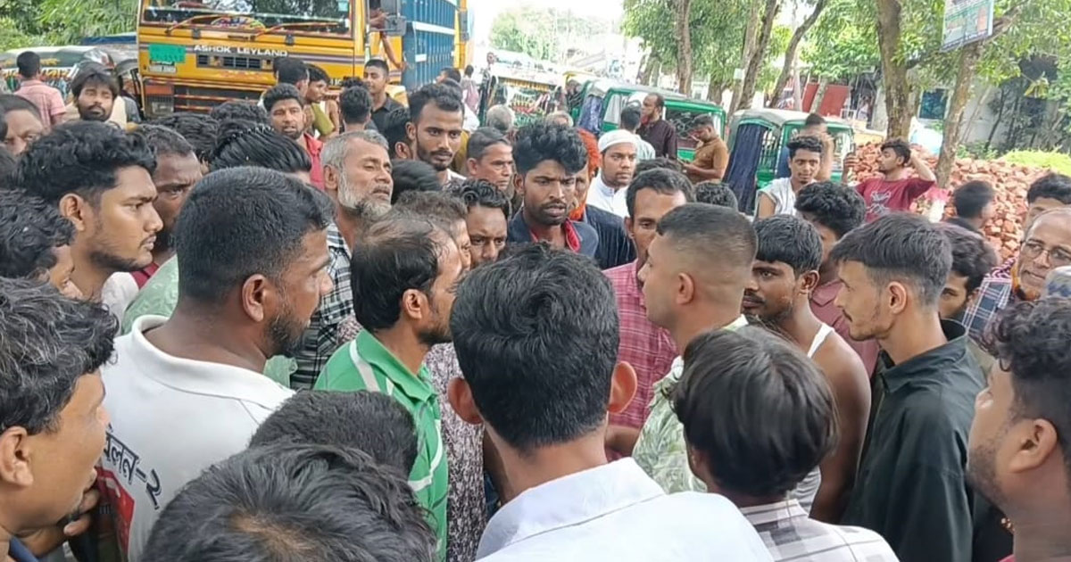 চাঁদপুরে গ্যাস না পেয়ে সড়ক অবরোধ