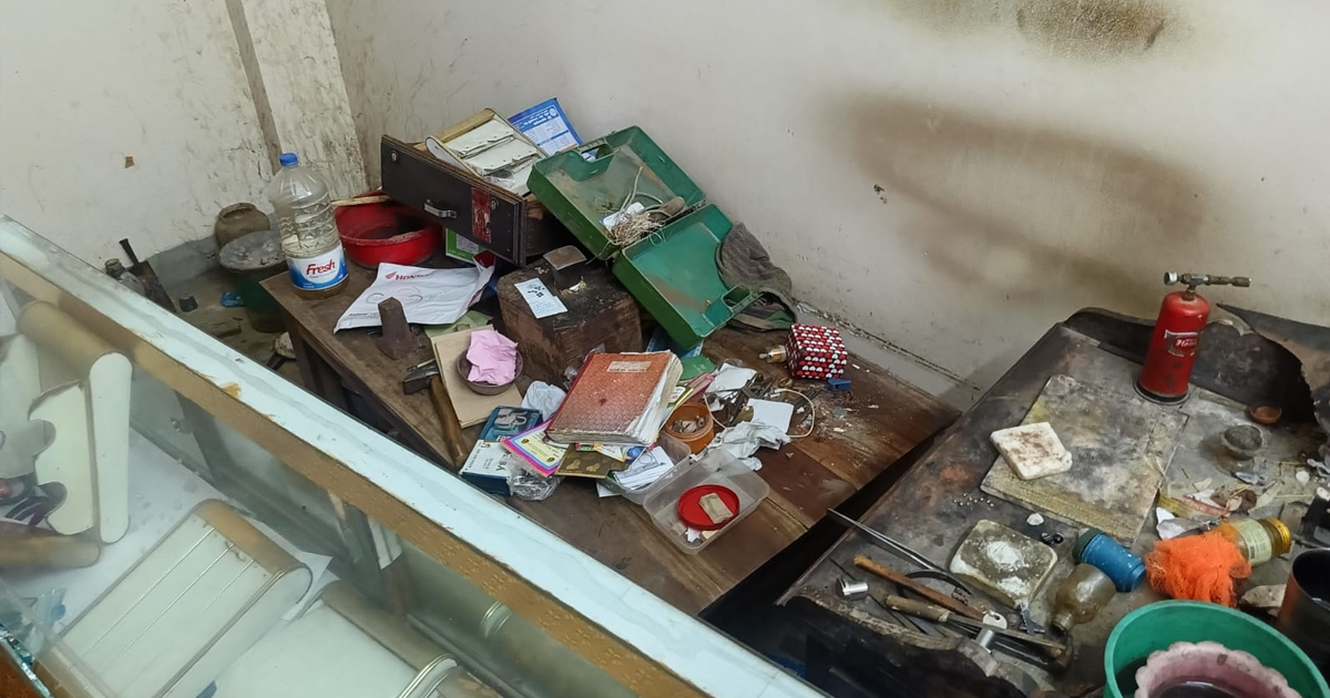 শপিং কমপ্লেক্সে ডাকাতি স্বর্ণালংকার ও নগদ অর্থ লুট