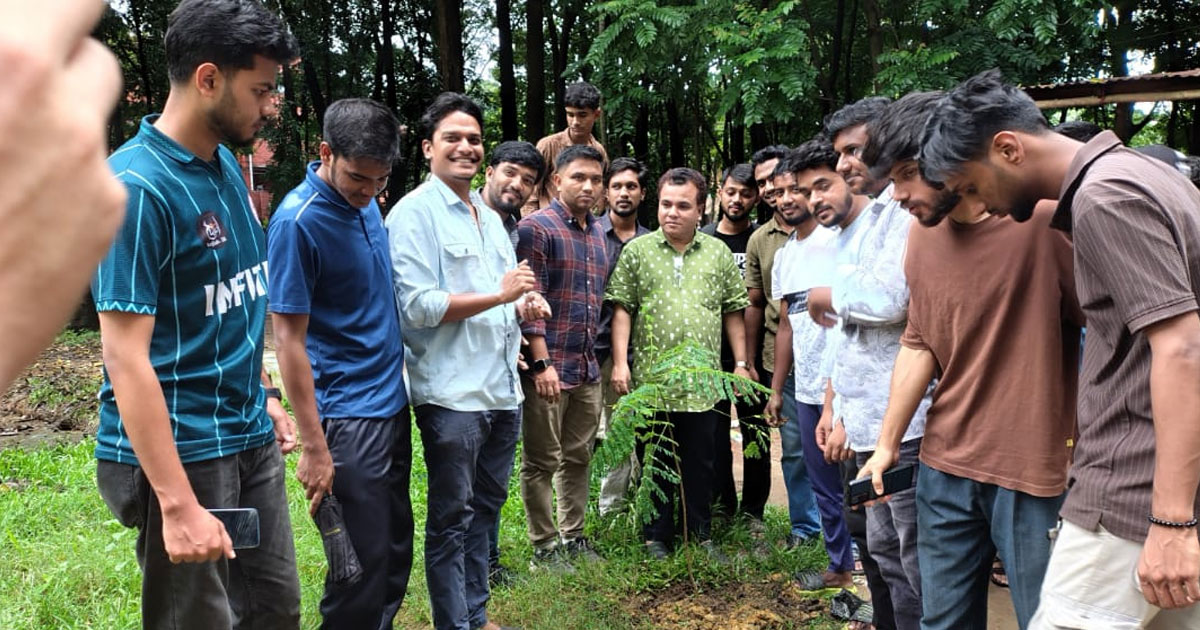 সাড়ে তিনশো বৃক্ষরোপনের উদ্যোগ নিলেন চবি শাখা ছাত্রদল নেতা আহসান হাবীব