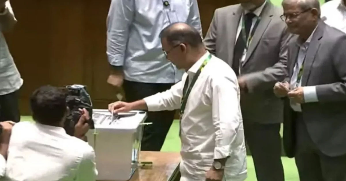 রাষ্ট্রপতি নির্বাচনে ভোট দিলেন প্রধানমন্ত্রী, ভারপ্রাপ্ত রাষ্ট্রপতি ও বিরোধীদলীয় নেতা