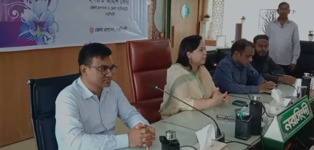নরসিংদীতে অসচ্ছল ও প্রতিবন্ধী ব্যক্তিদের মাঝে বিশেষ অনুদানের চেক বিতরণ