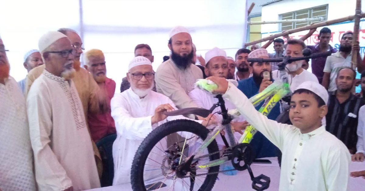 ৪০ দিন জামায়াতে নামাজ পড়ে পুরস্কৃত ১১ শিশু-কিশোর