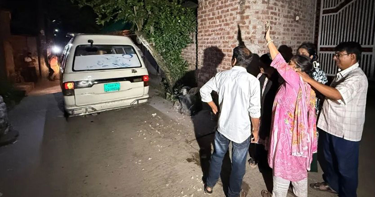 রংপুরে একই পরিবারের ৪ জনকে হত্যায় আটক ২