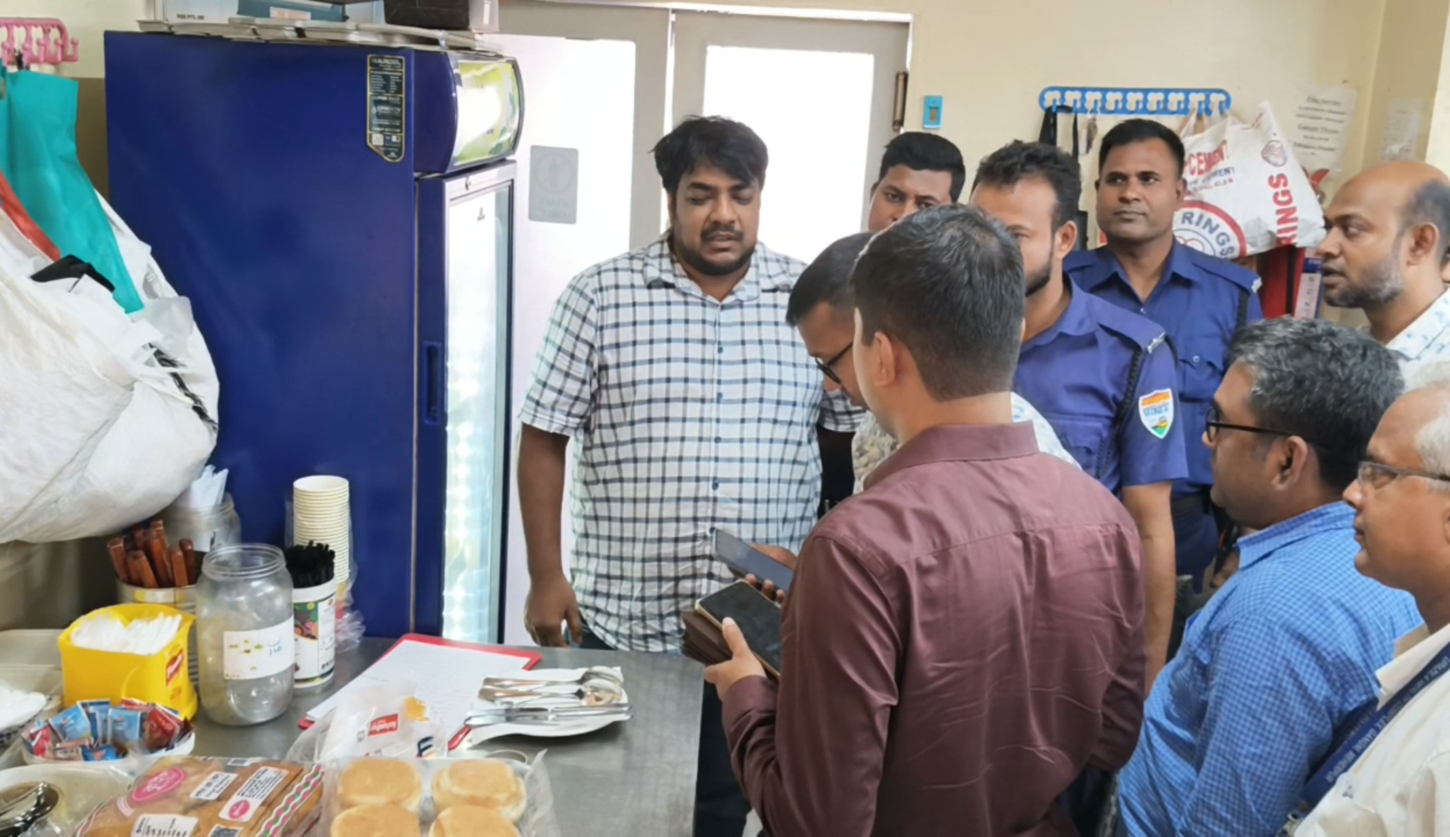 গাংনীতে ভোক্তা অধিদপ্তরের অভিযানে তিন প্রতিষ্ঠানকে জরিমানা