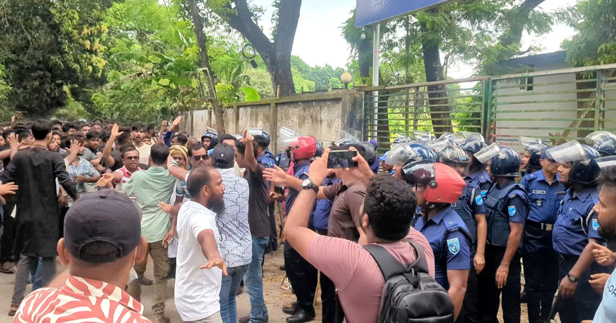 হরিরামপুরে বিএনপির দুই পক্ষের কর্মসূচি ঘিরে উত্তেজনা, বোমাসদৃশ্য বস্তু উদ্ধার