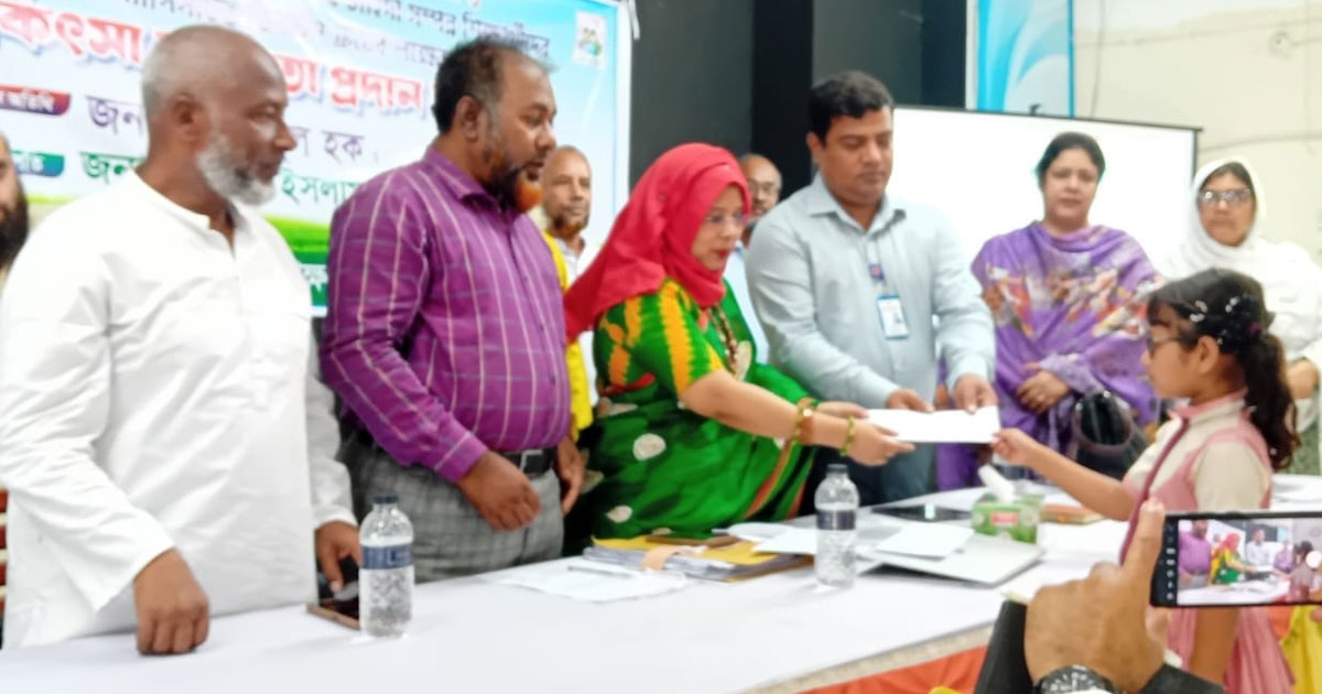 কাপাসিয়ায় প্রাথমিক বিদ্যালয়ের শিক্ষকদের সমন্বয় সভা ও সহায়তা প্রদান
