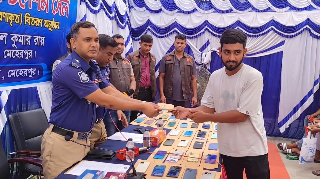 থানায় একটি জিডিতেই গ্রাহকরা ফিরে পেলেন ফোন ও খোয়া যাওয়া টাকা