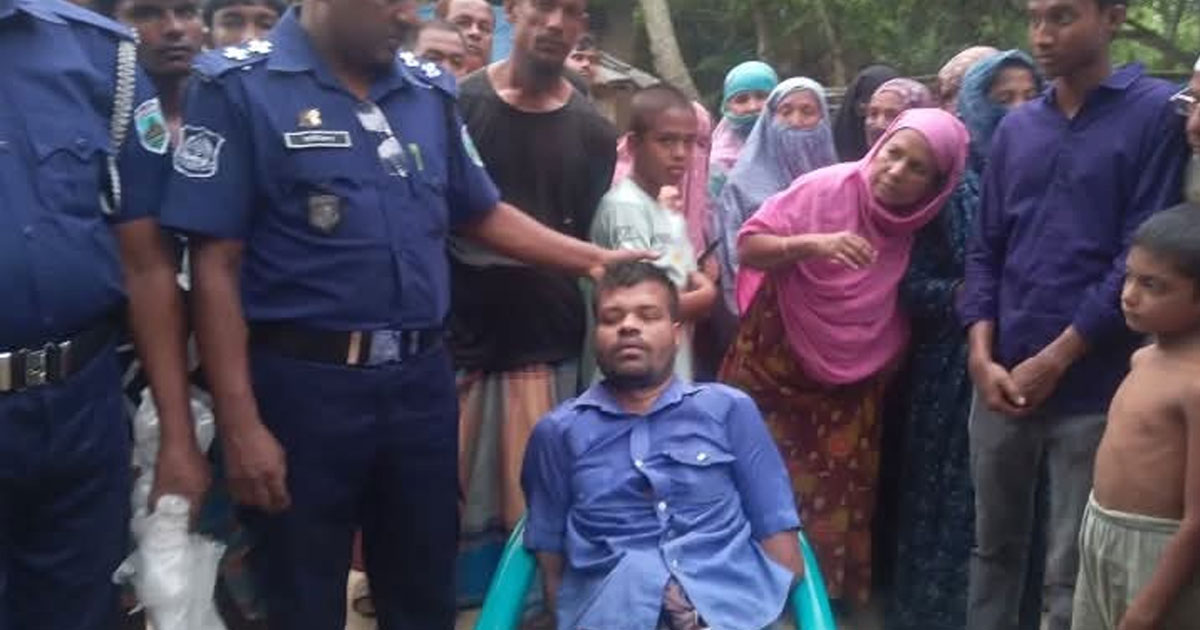 নন্দীগ্রামে শিশুকে কুপিয়ে হত্যা, জনতার হাতে খুনি আটক