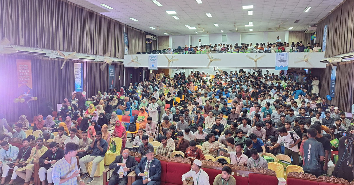 চবিতে নবীন শিক্ষার্থীদের বরণে শিবিরের বর্ণাঢ্য আয়োজন