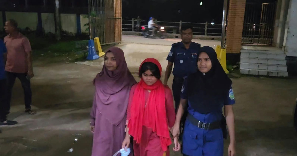ফ্যামিলি কার্ডের কথা বলে টাকা নেওয়ার অভিযোগ, এনসিপি নেত্রী আটক