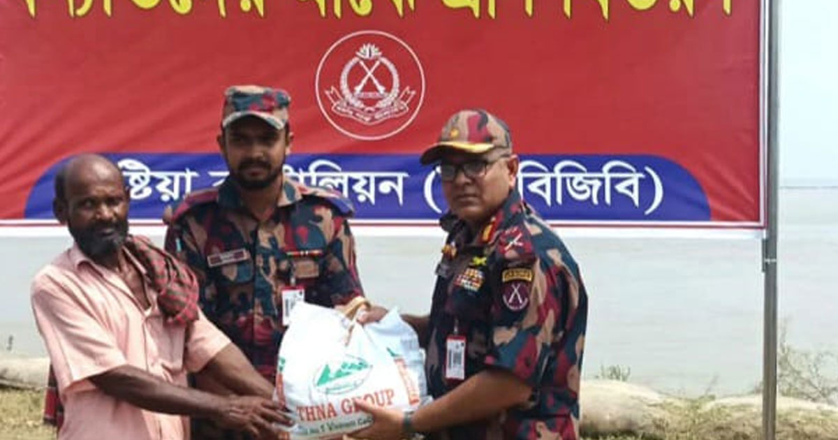 কুষ্টিয়ায় ৫৫০ পরিবারের মাঝে বিজিবির খাদ্যসামগ্রী বিতরণ