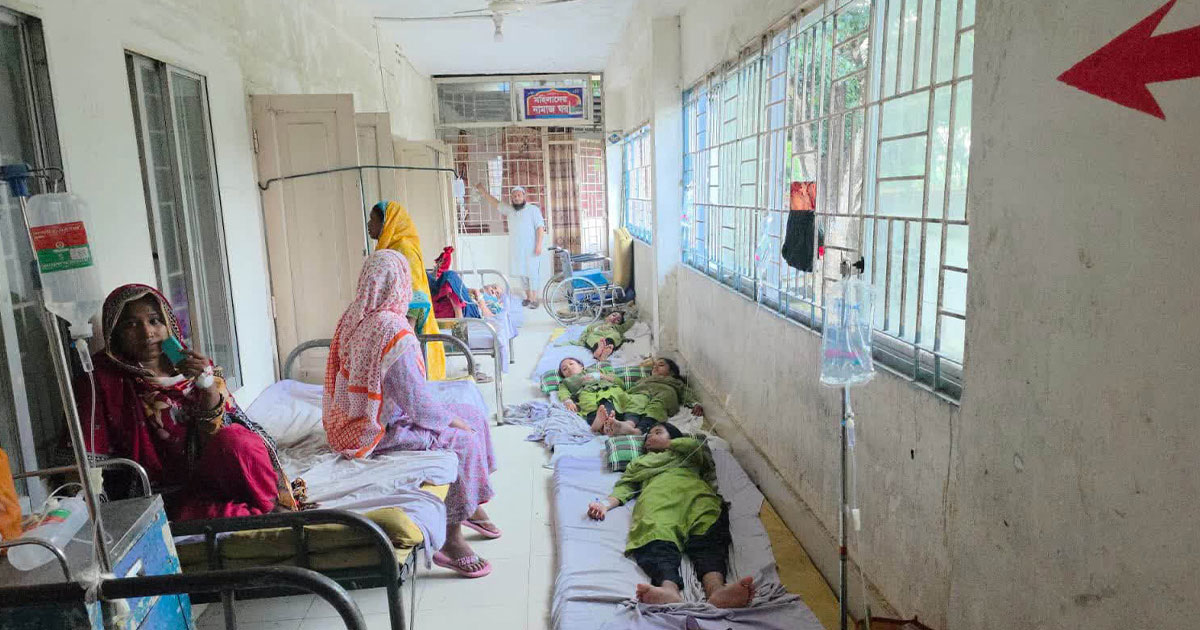 পাঁচবিবিতে ক্লাস চলাকালে দুই দিনে ২৩ শিক্ষার্থী অসুস্থ, হাসপাতালে ভর্তি