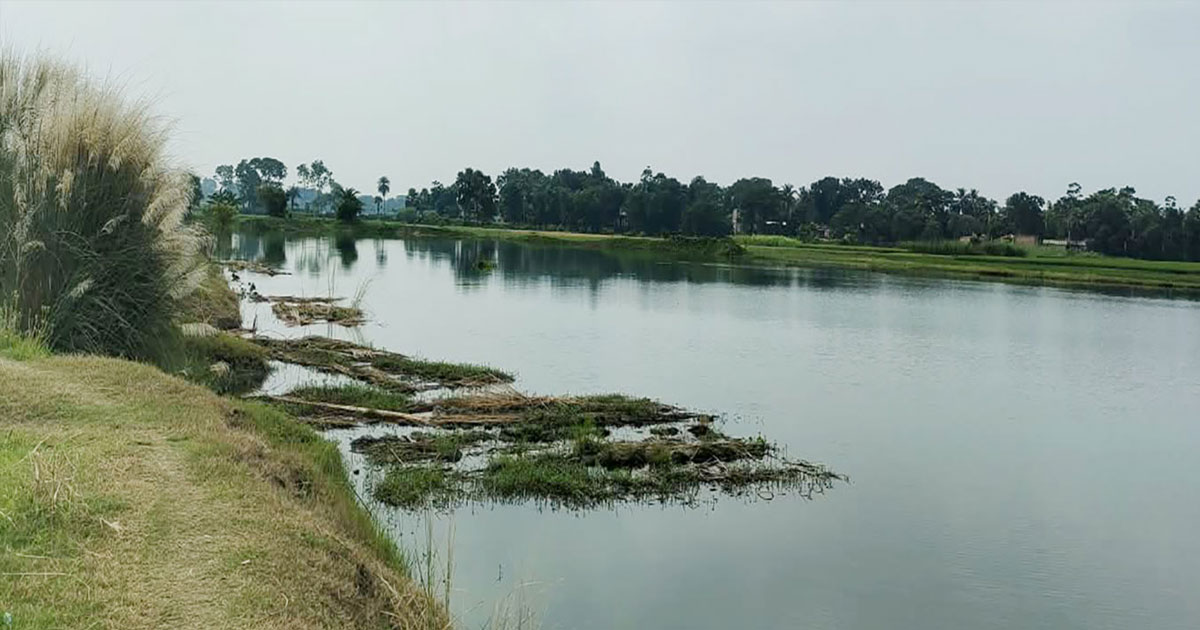 যশোরের শার্শায় ৩৫ বিঘার মাছের ঘের নিয়ে বিরোধ : প্রাণভয়ে বাড়িছাড়া ব্যবসায়ী