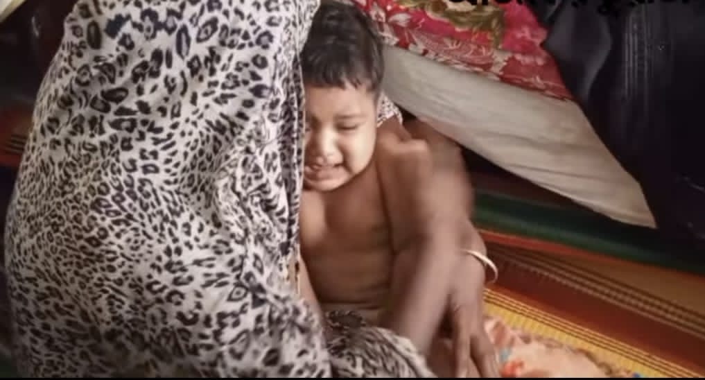 মুখে বিষ ঢেলে শিশুকে হত্যার চেষ্টা, মা আটক