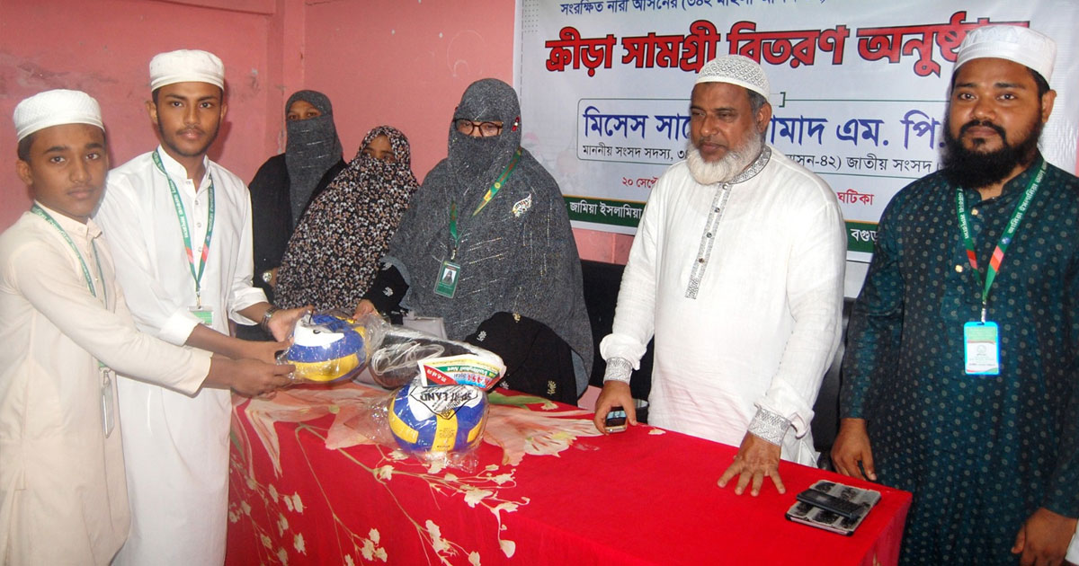 বগুড়ায় মাদরাসা শিক্ষার্থীদের মাঝে ক্রীড়া সামগ্রী বিতরণ