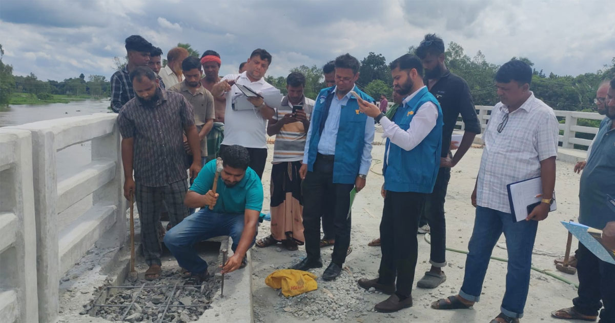 টাঙ্গাইলে নির্মানাধীন সেতুতে বাঁশ দিয়ে ঢালাই, তদন্তে  দুদক