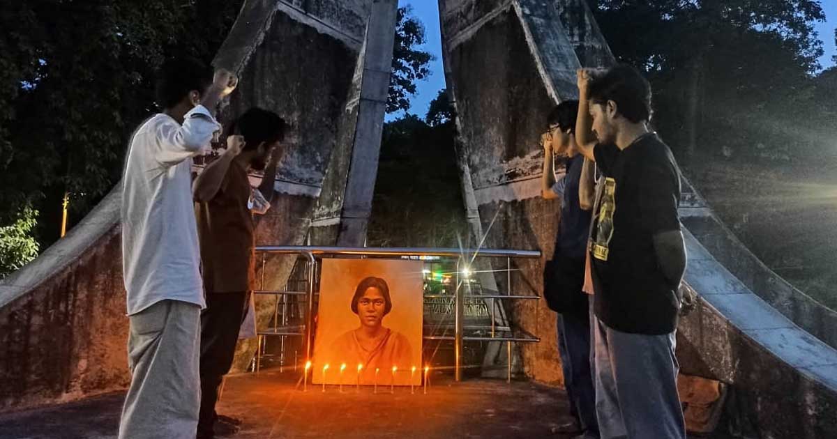 বীরকন্যা প্রীতিলতার আত্মহুতি দিবসে চবির শহীদ মিনারে মোমবাতি প্রজ্বলন
