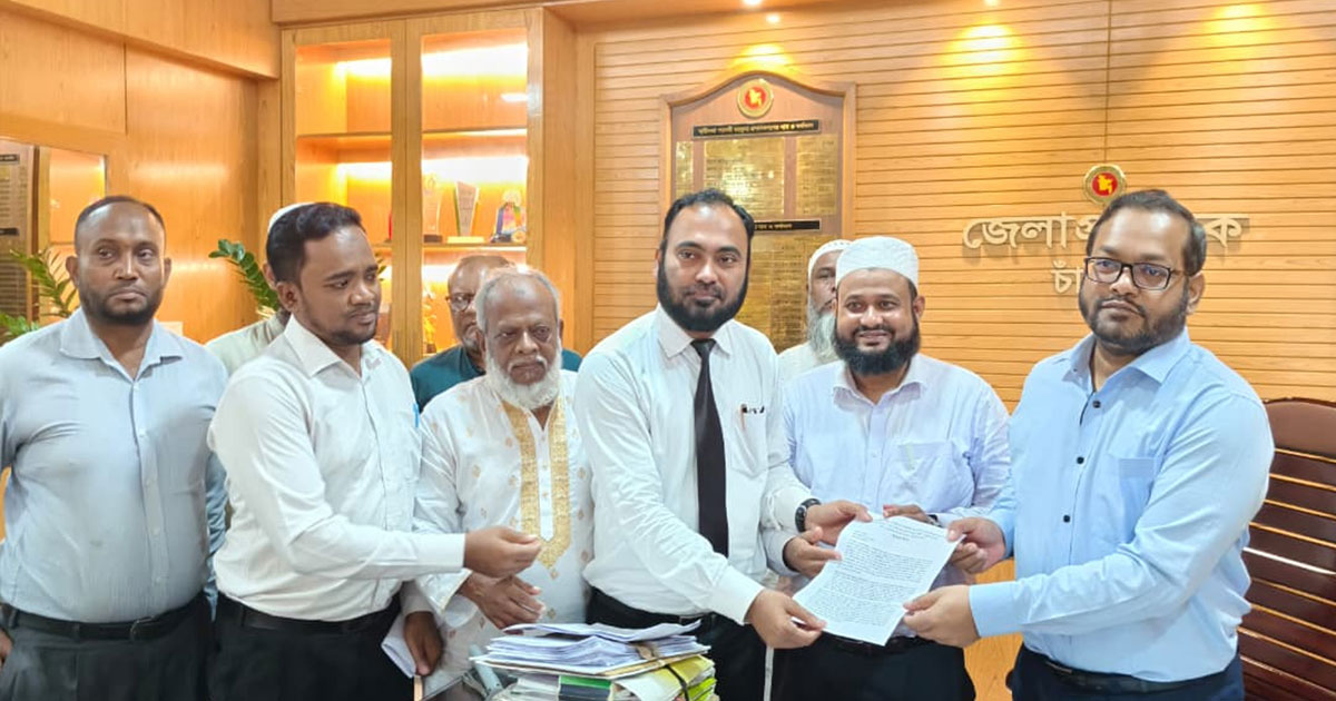 চাঁদপুরের আল-আমিন একাডেমির এডহক কমিটি বাতিলের দাবিতে অভিভাবকদের মানববন্ধন