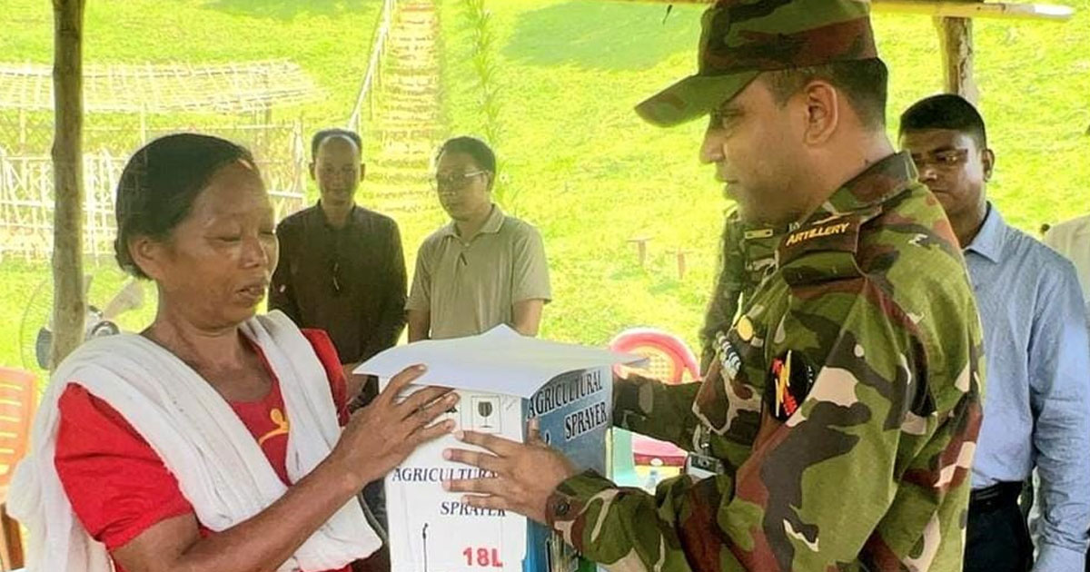 লক্ষ্মীছড়িতে কৃষি ব্যবস্থাপনা প্রশিক্ষণার্থীদের নানান উপকরণ বিতরণ
